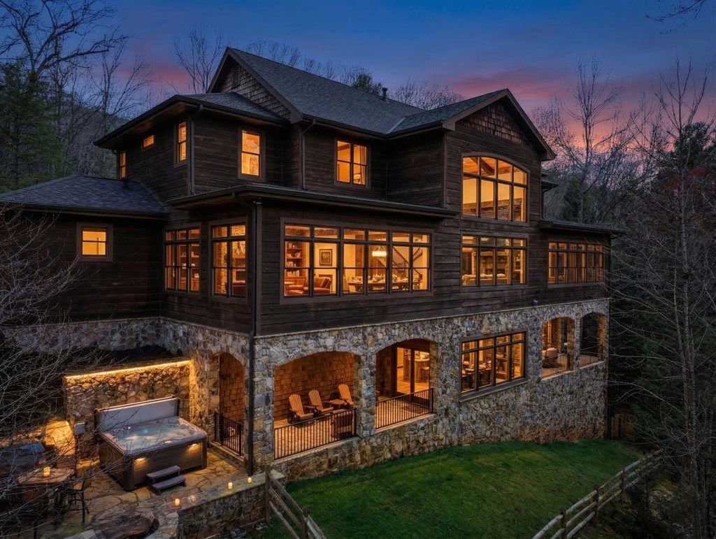 Ultra-Luxury Mountain Residence In Exclusive Enclave