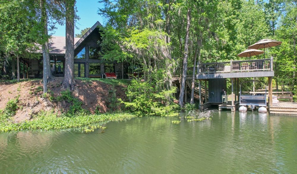 66 Artesian Ave