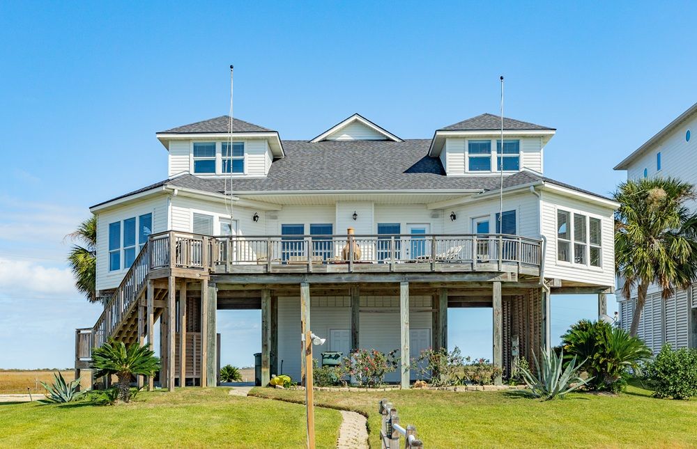 Gorgeous Bayfront Custom-Built Retreat