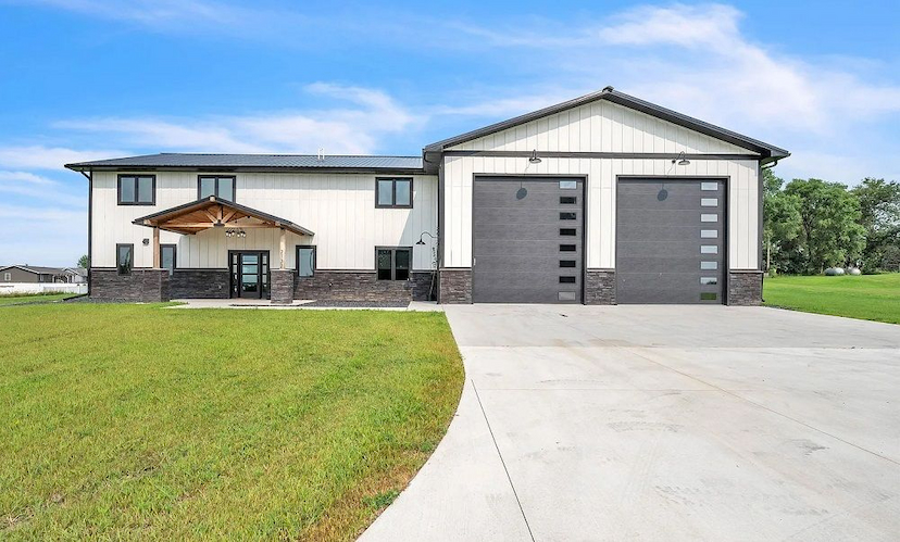 Luxury Modern Shouse With Rooftop Patio & Golf Green!