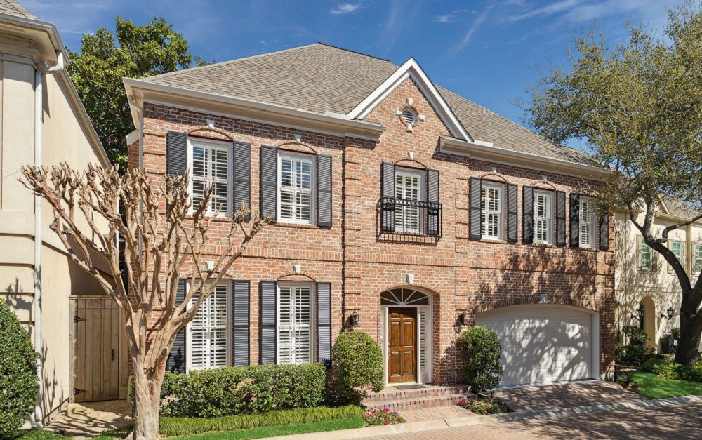 Elegant Patio Home In Woodway Cresent