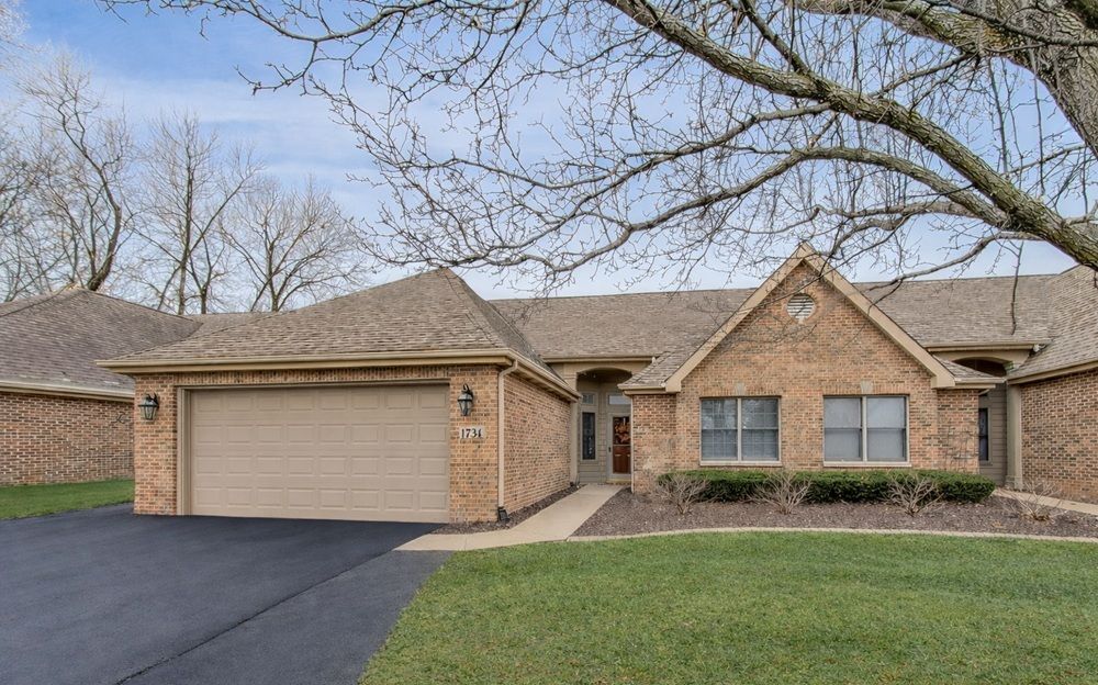 Easy Living In White Oak Estates
