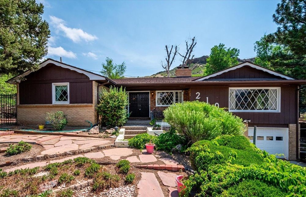 210 Lookout View Ct