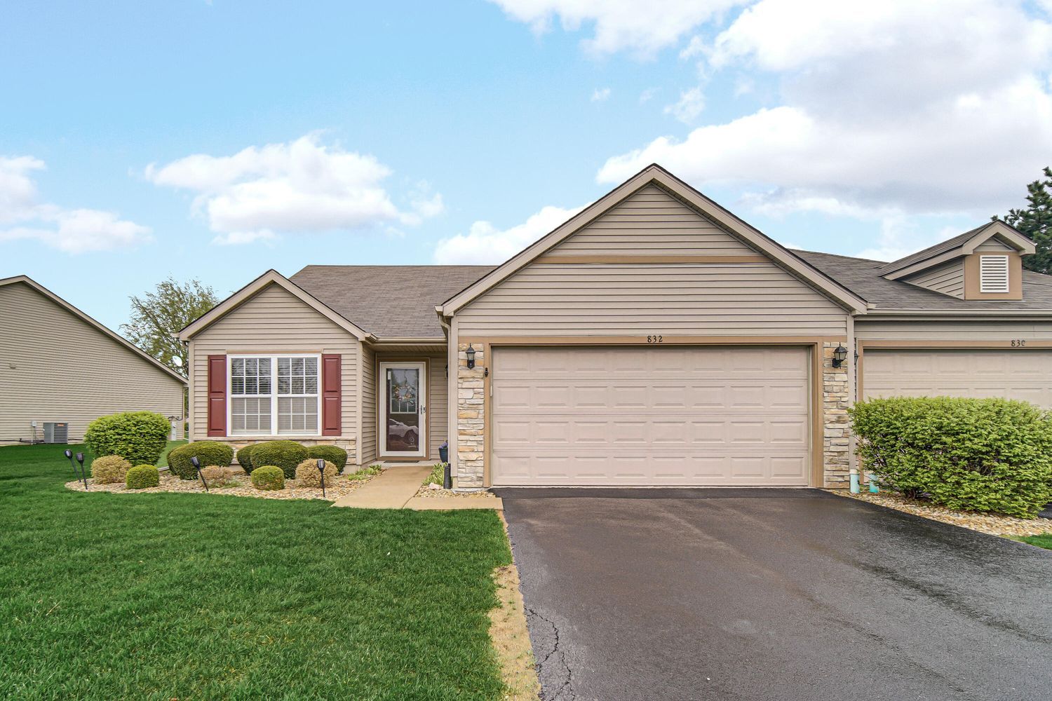 832 Flagstone Dr