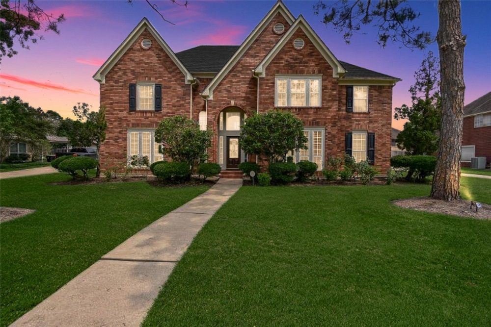 Executive Elegance With Pool, Space, And Style