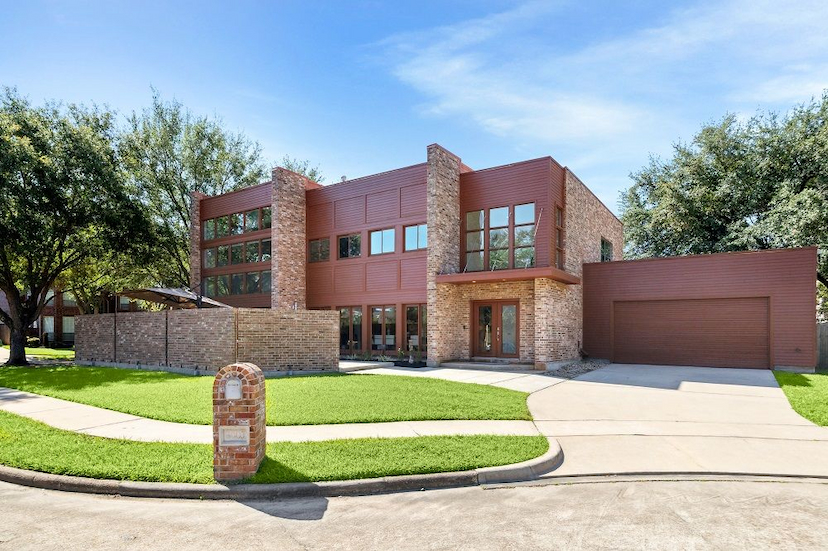 8003 Harbor Point Dr