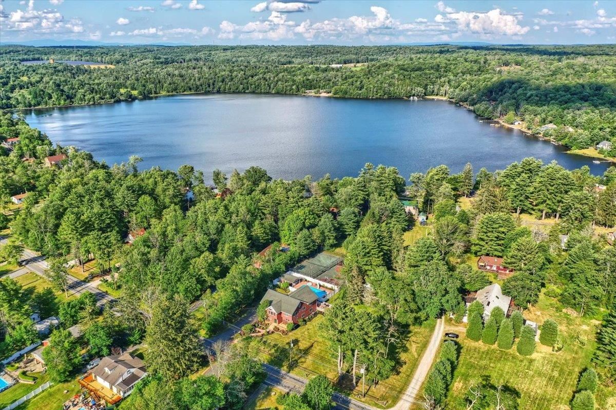 517 Sackett Lake Rd