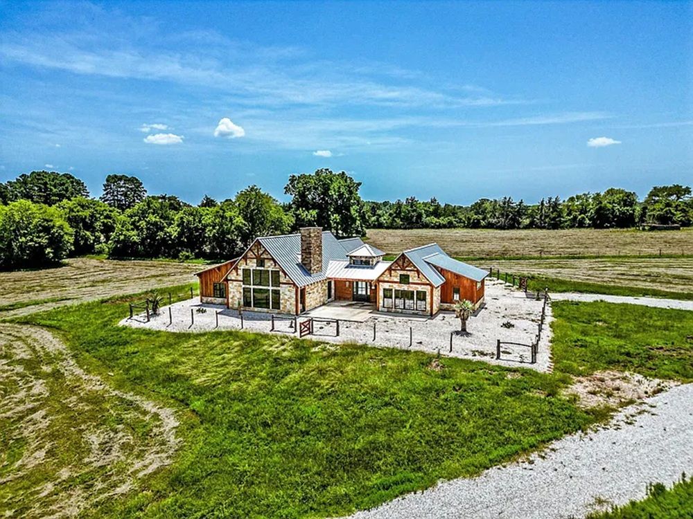 Custom Estate With Endless Possibilities