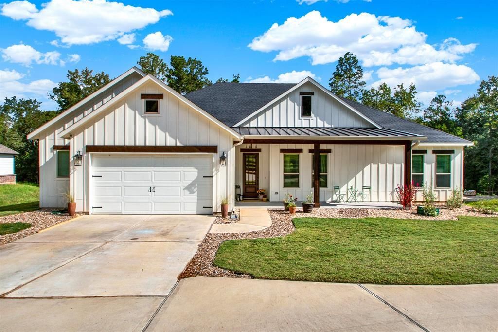 Modern Elegance On 2.7 Private Acres
