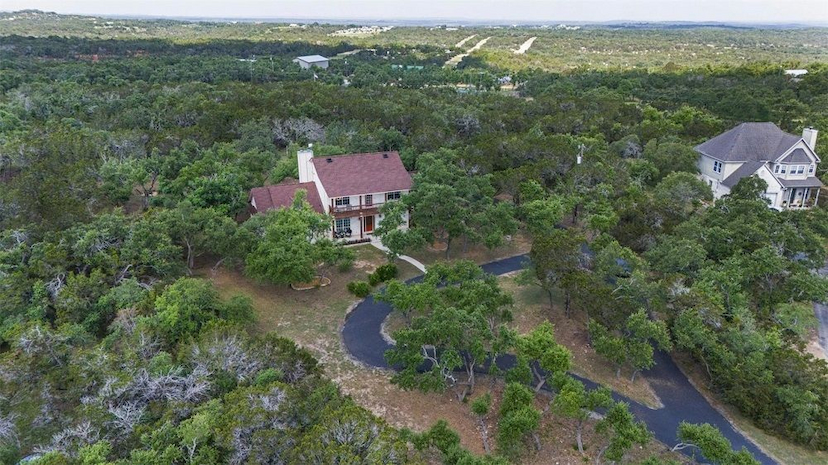 2.8 Acres Of Serene Living In Hill Country