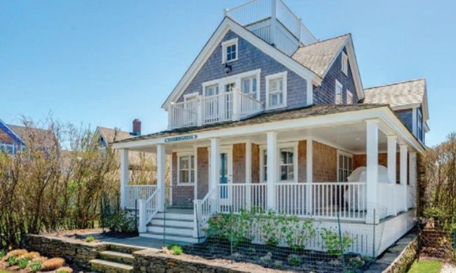 10 East Lincoln Avenue