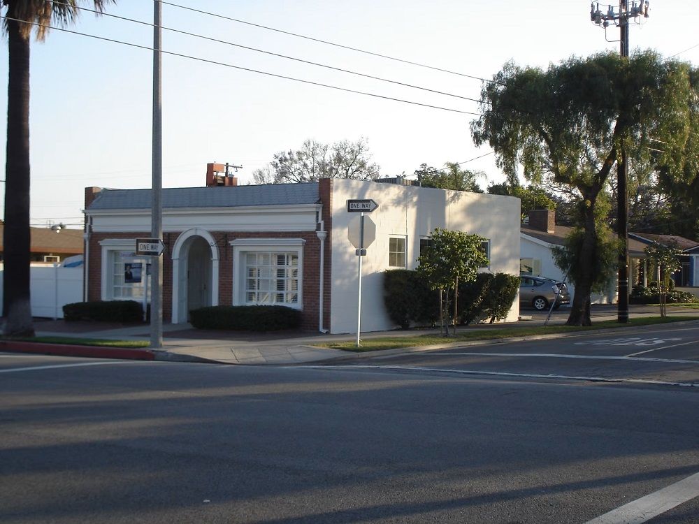 945 N Azusa Avenue