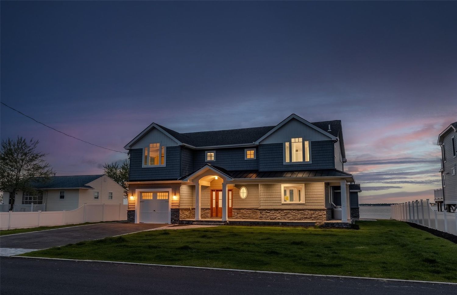 Beachside Comfort With Stunning Sunsets