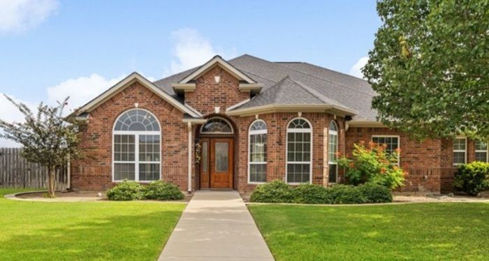 100 Davis Ct