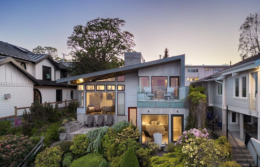 2570 Esplanade Walk