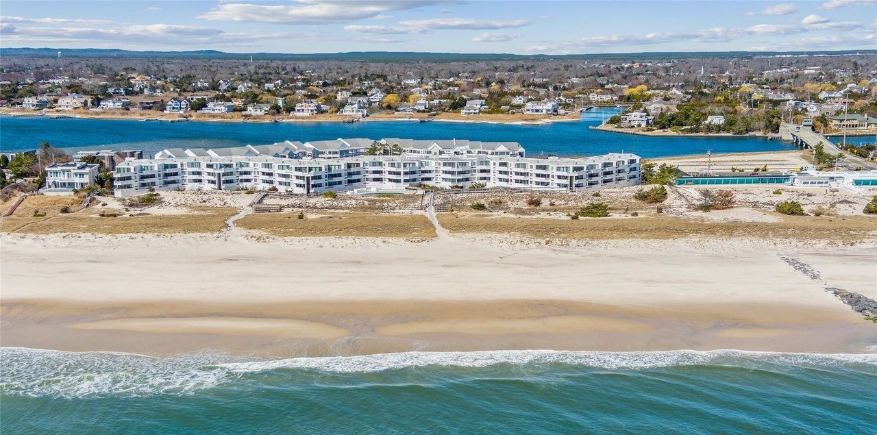 261 Dune Rd #5