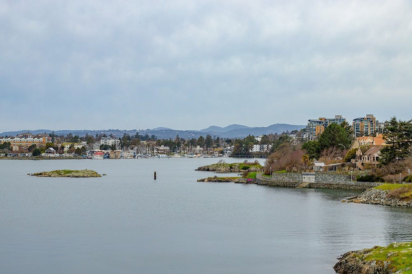 Breathtaking Views & Unbeatable Location In The Songhees