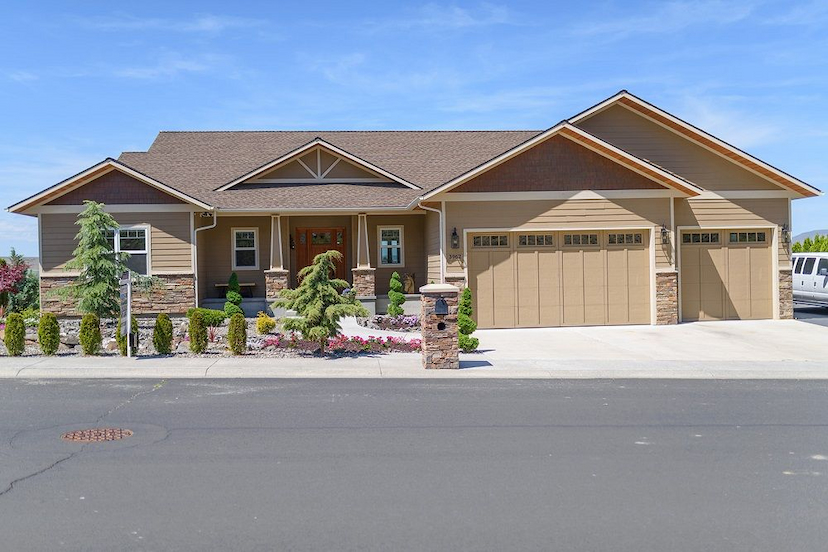 3962 Foothill Dr