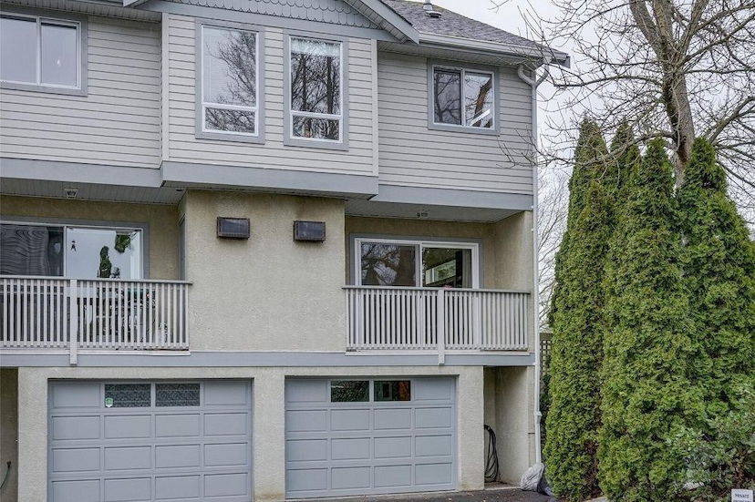 Gorgeous End Unit Townhouse