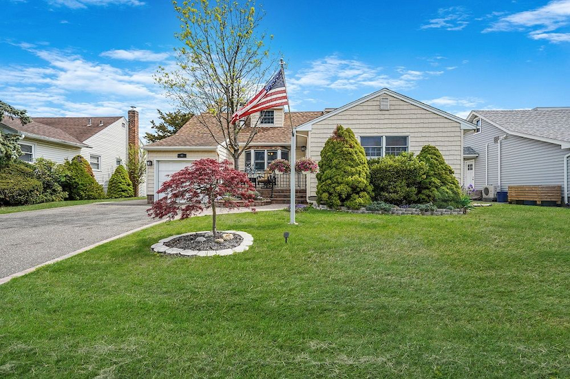 99 Knollwood Dr