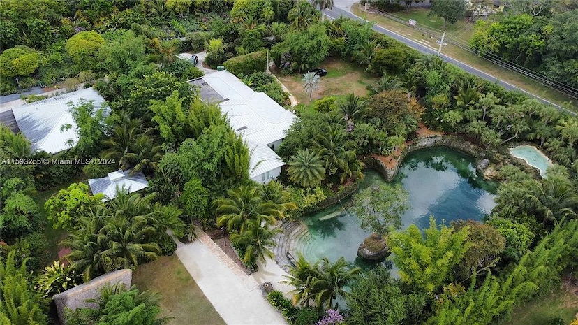 Tropical Redlands Retreat