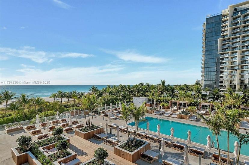 2301 Collins Ave 408