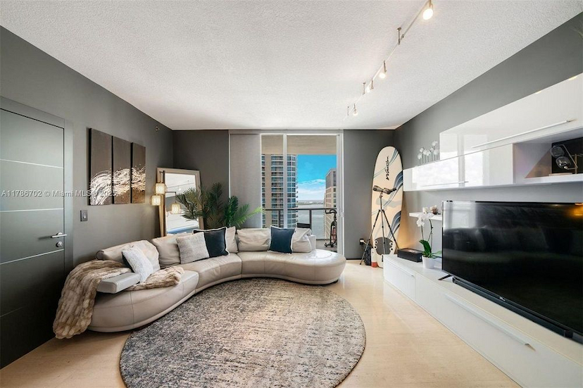 1060 Brickell Ave APT 3003