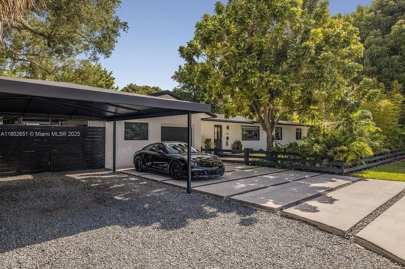 Casa Continental Open Design Modern Home