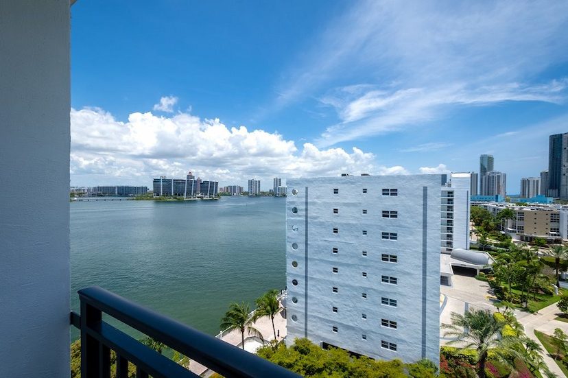 17720 N Bay Rd #10D