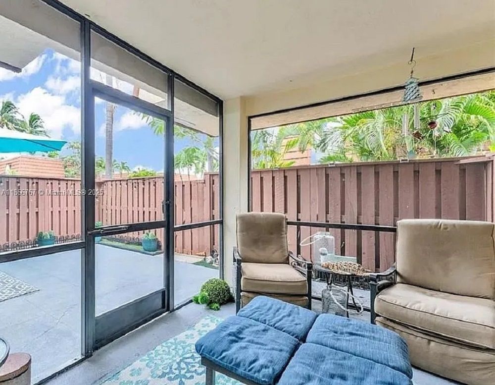 5248 Cedarbend Dr Apt 2