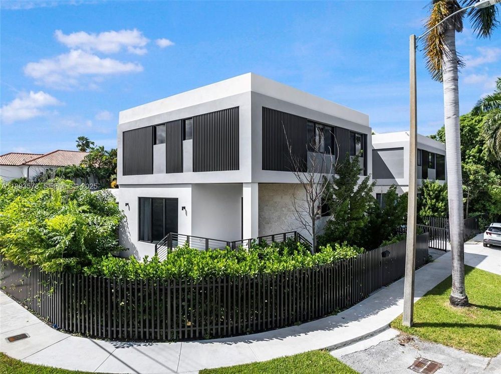 3300 SW 27th Ter