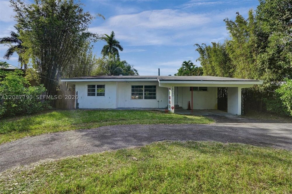 Charming Oleta Riverfront Home