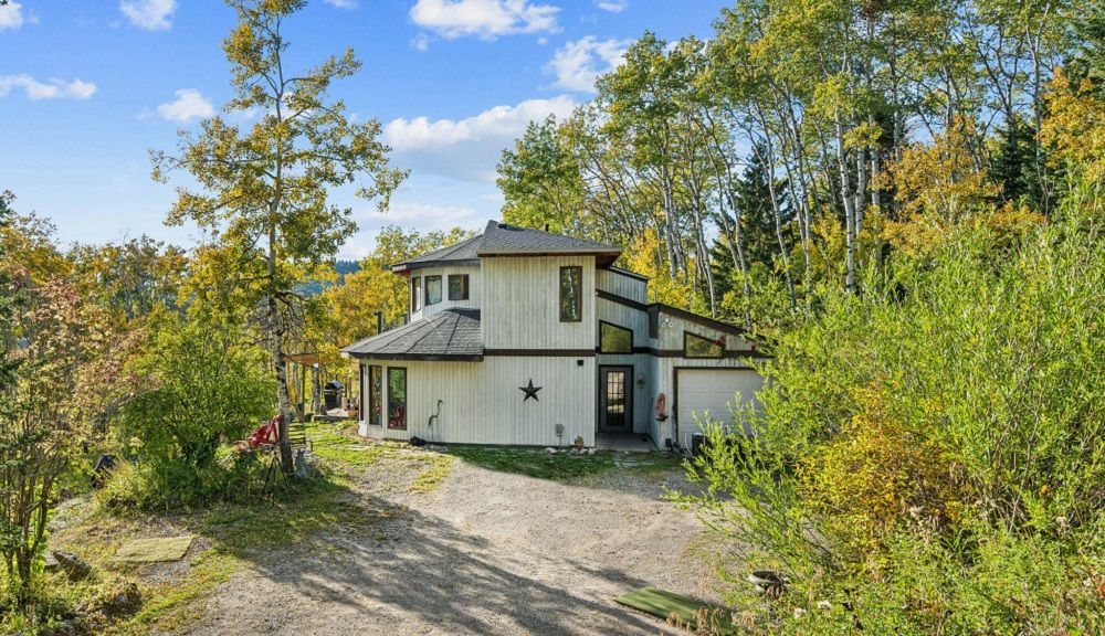 An Acreage With So Much Potential!