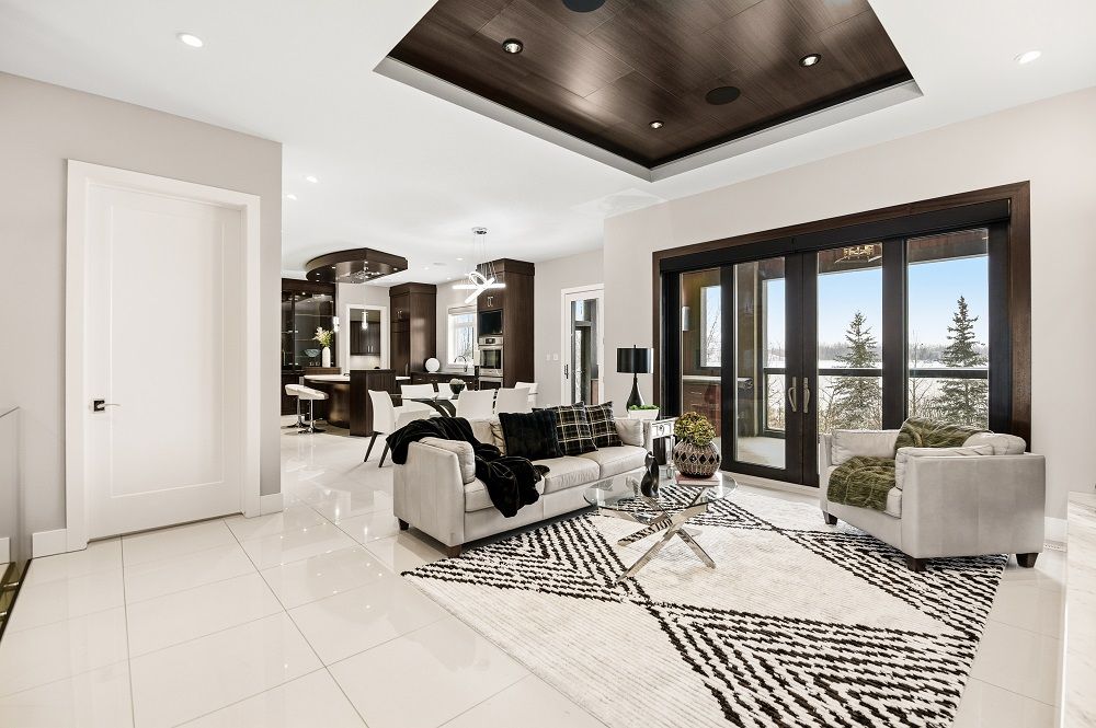 Custom-Built Home in Sunnybrook South