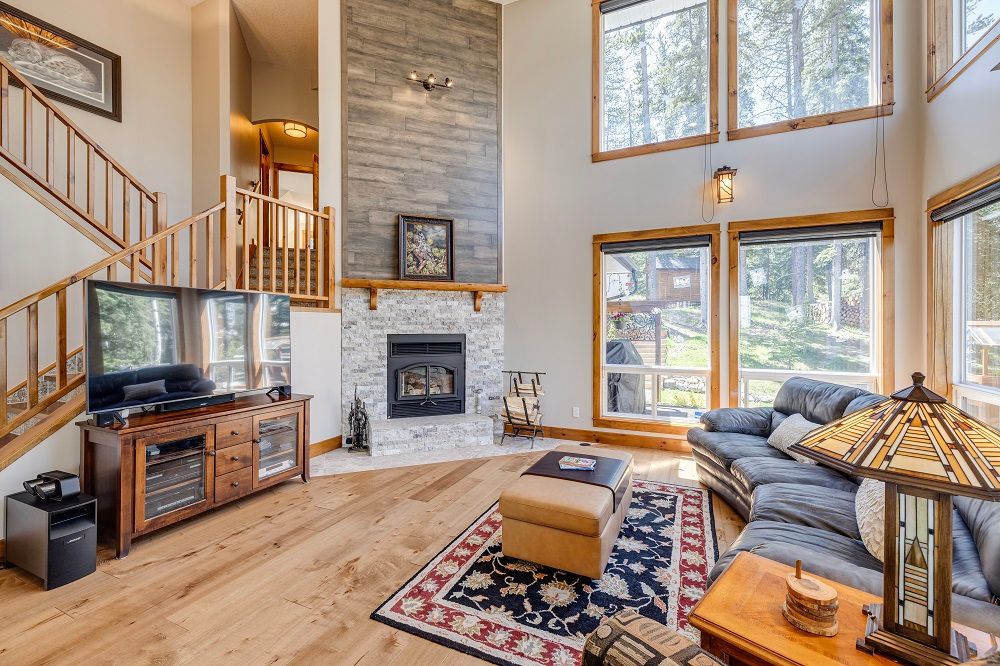 Peaceful And Luxurious Woodland Living