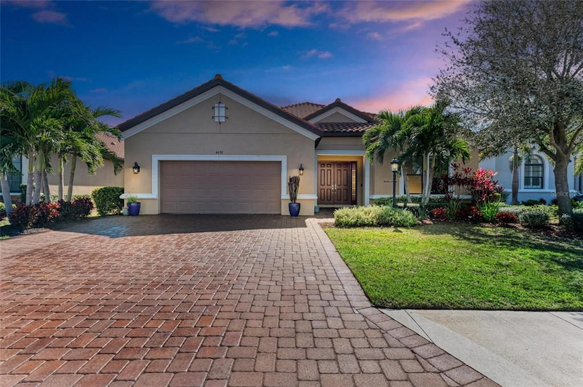 Golfside Luxury Esplanade Golf & Country Club