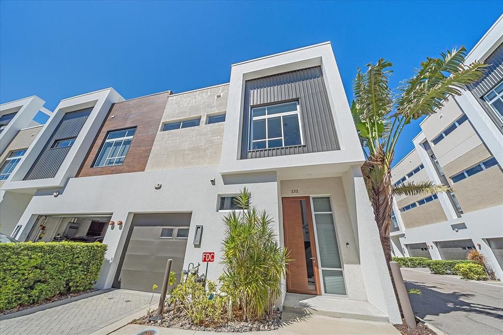 232 Cosmopolitan Ct