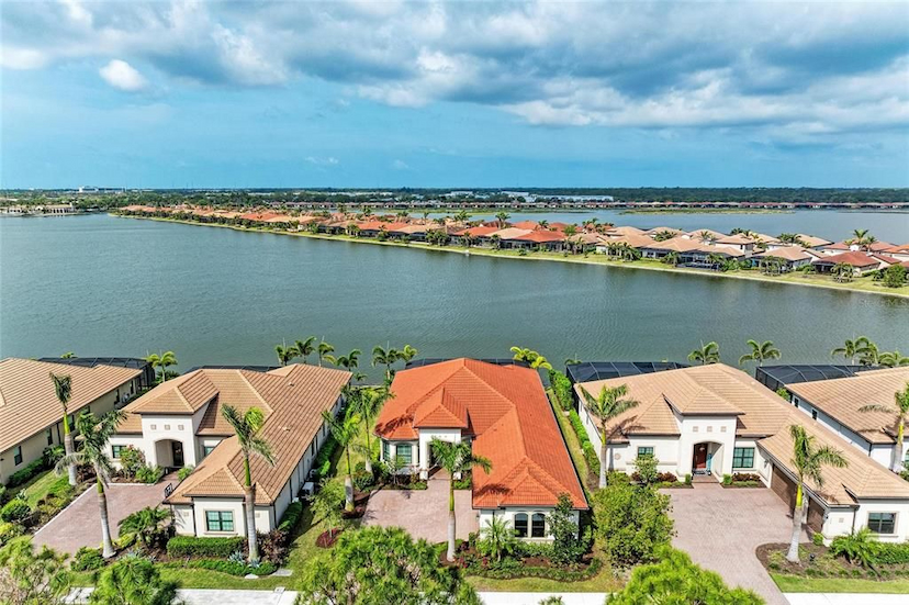 Lakefront Luxury With Infinity Pool