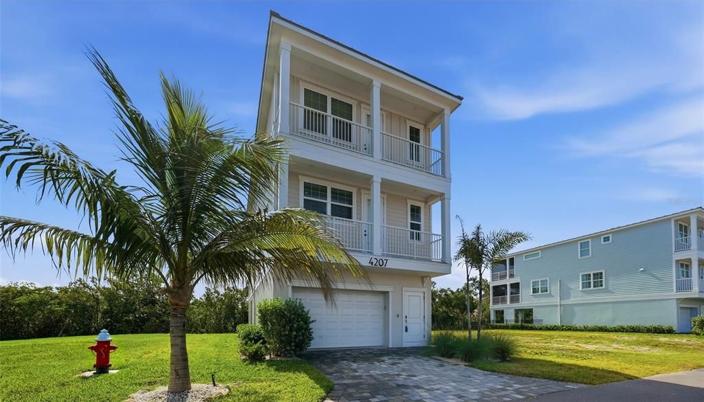 Coastal Luxury, Endless Horizons Complete With A Private Dock And Boat Lift