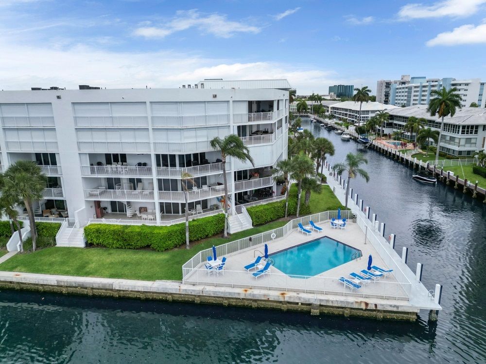 3100 Ne 47th Ct 305