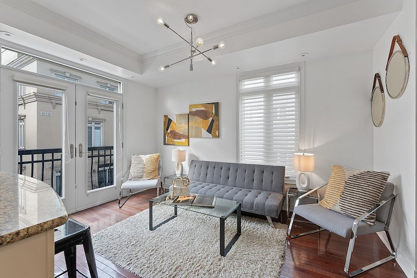 60 Carr St #11