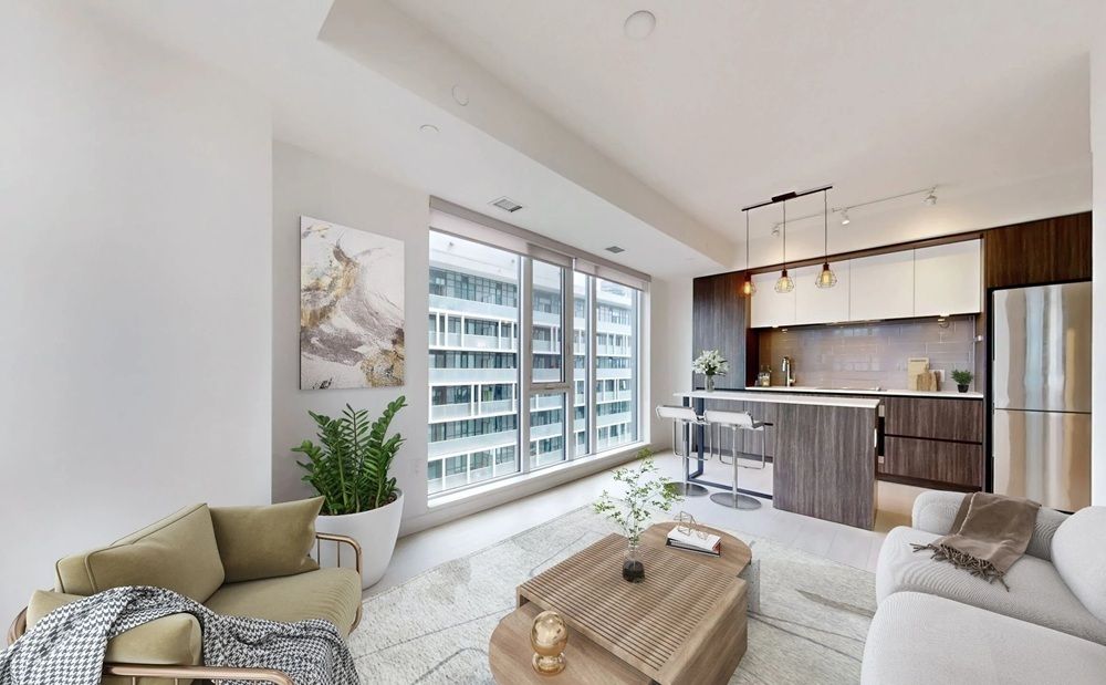 Bright 2 Bed 2 Bath Suite