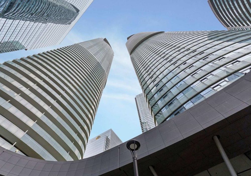 Live In The Heart Of Toronto’s Sports & Entertainment District