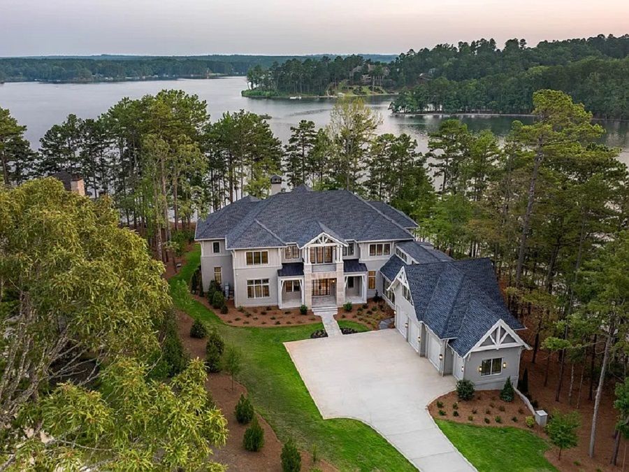 The Pinnacle Of Lakeside Luxury