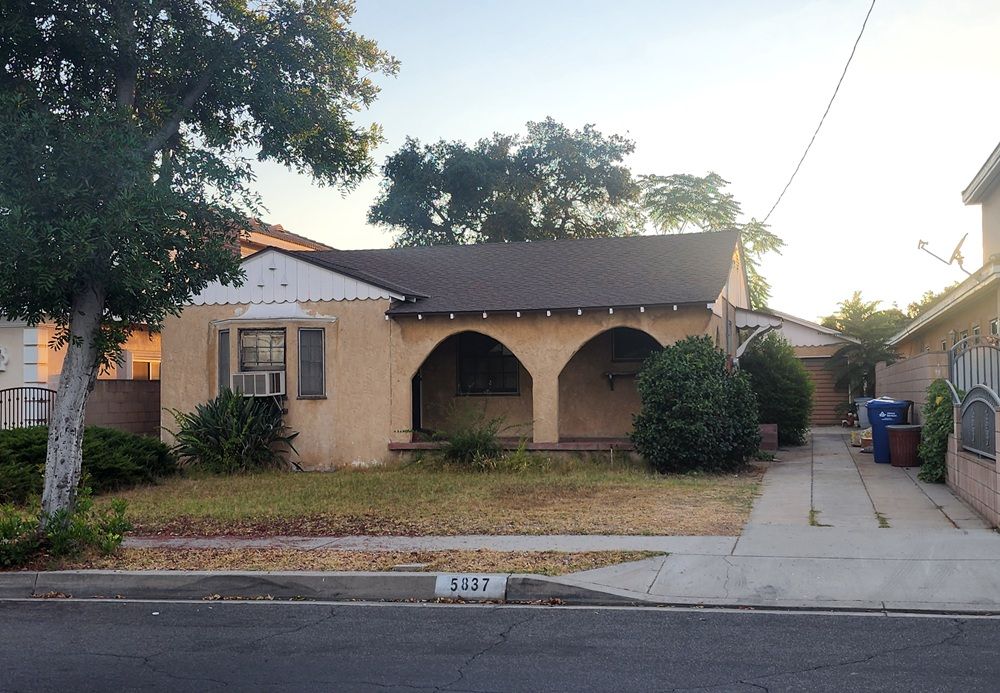 5837 N Muscatel Avenue