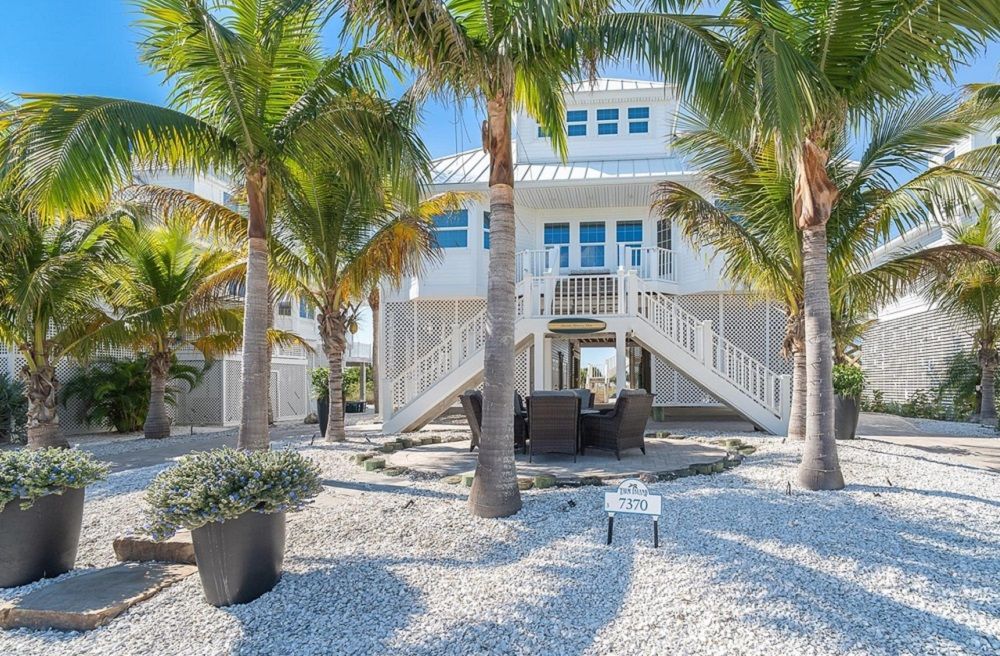 Island Lifestyle With Beautiful Beachfront View