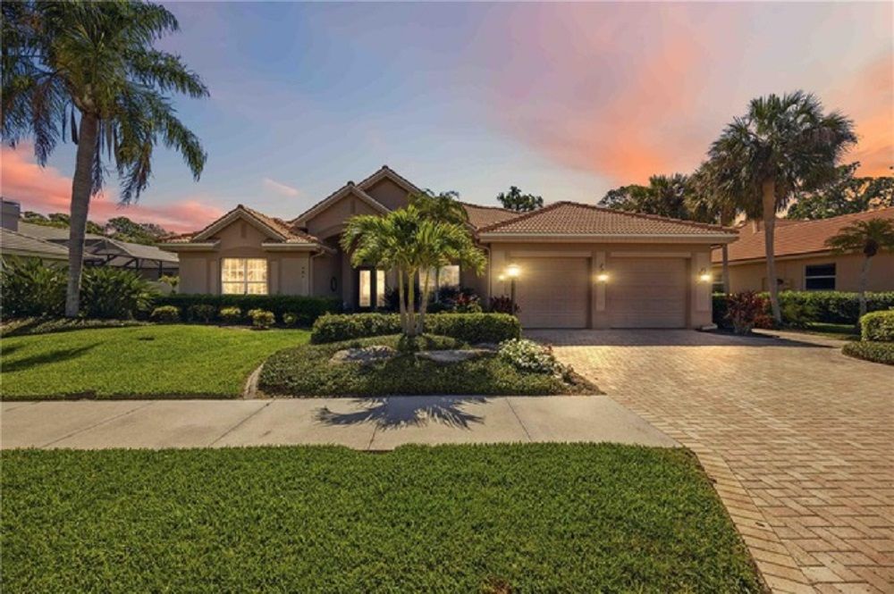 Venice Golf & Country Club Pool Home With Stunning Golf Course Views.