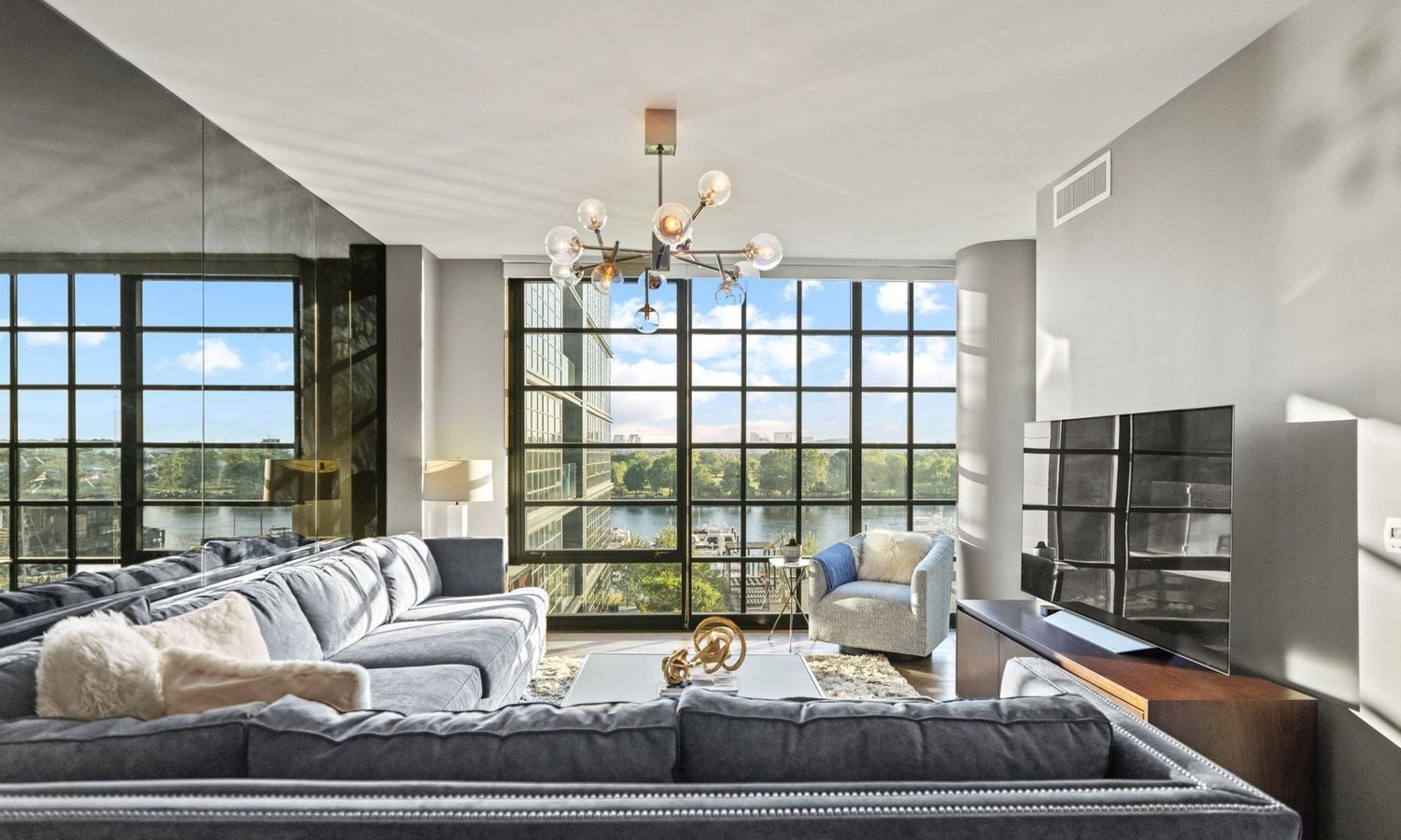 45 Sutton Square Sw #Ph10