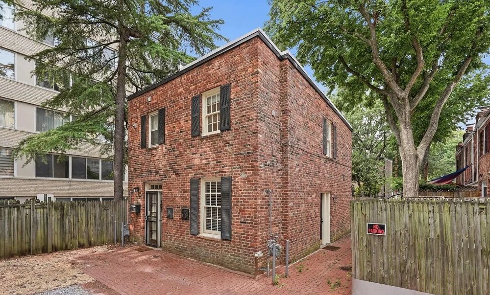 19 Snows Court NW