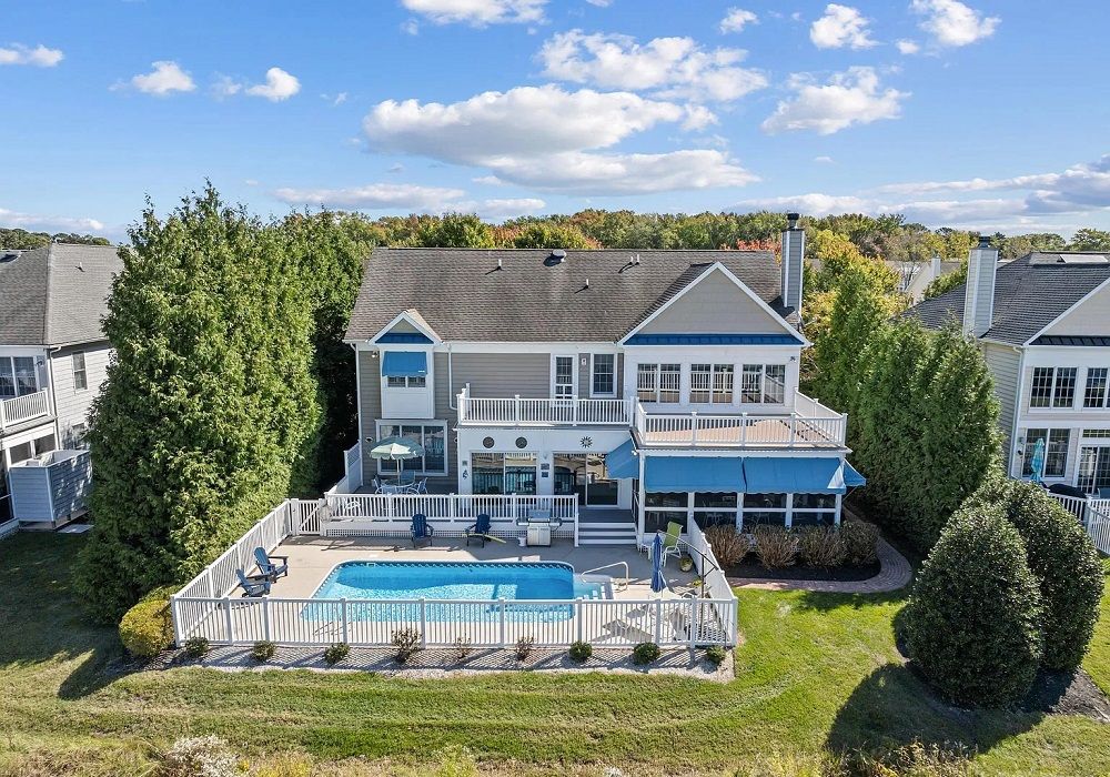Luxury Living Steps From Downtown Bethany Beach